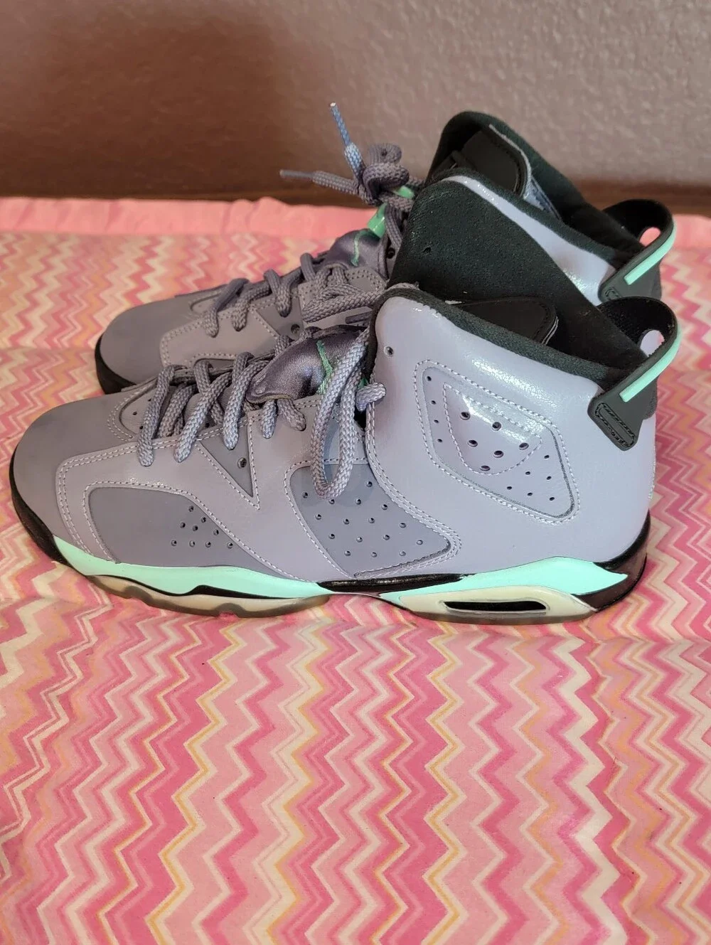 Air Jordan 6 Retro Green Glow GS Wolf Grey Mint 543390-005 Size 7Y